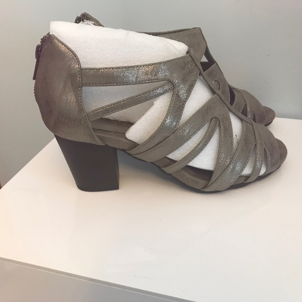 Easy Street ‘Amaze’ metallic pewter heeled sandals